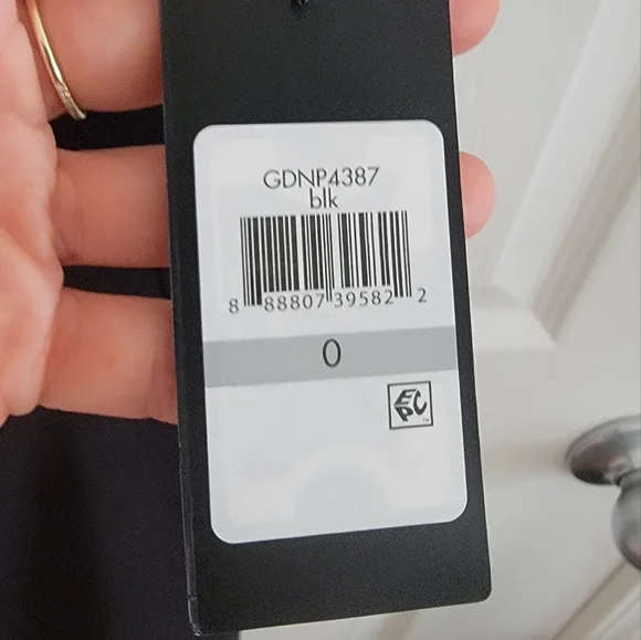 NWT GUESS Scuba Crepe Sweetheart Neck Sheath Dress, Size 0 - Picture 7 of 14